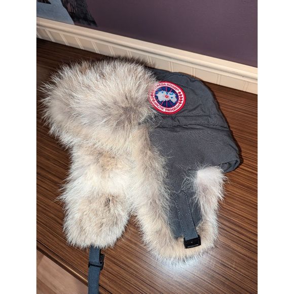 Canada Goose Aviator Hat, Gray, S/M - Picture 8 of 10